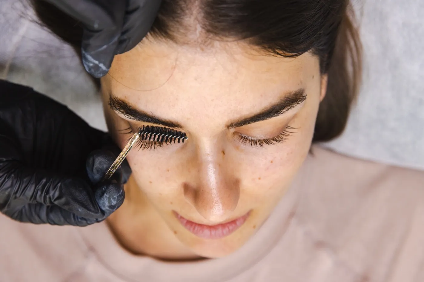 A spoolie brushing a full, upswept brow into place.